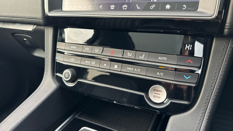 Jaguar F-Pace 2.0d Portfolio 5dr Auto AWD Diesel Estate